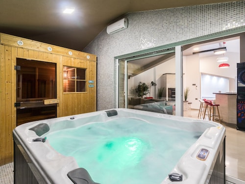 Villa in Pula With Pool Near Roman Arena