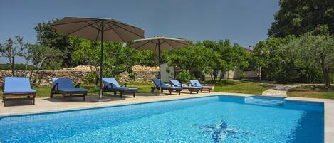 独立别墅 | 泳池 | 室内游泳池,室外游泳池