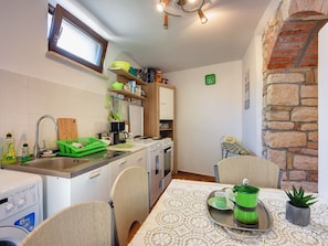 House | Dapur peribadi | Cerek elektrik 