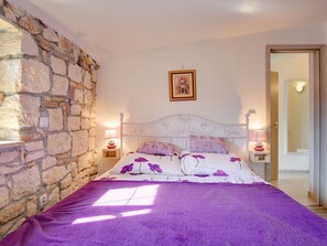 Casa | 2 quartos, individualmente mobiliados, ferros/tábuas de passar roupa