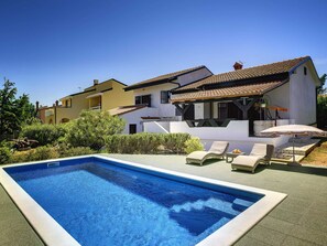 Exterior - Holiday Home With Swimming Pool, Near the Center (Liznjan)