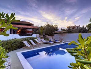 Pool - Holiday Home With Swimming Pool, Near the Center (Liznjan)