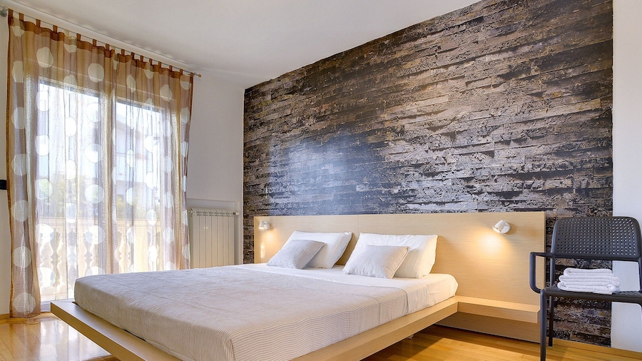 Modern Holiday Home With Swimming Pool, Terrace With Bbq, Near the Center of Pula