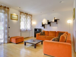 House | Living room - Modern Holiday Home With Swimming Pool, Terrace With Bbq, Near the Center of Pula (Pula)