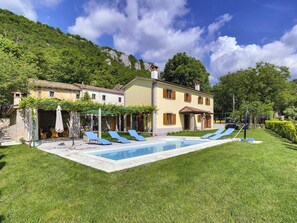 Villa | Exterior
