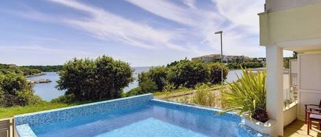 別墅 | 游泳池 | 室內游泳池和室外游泳池