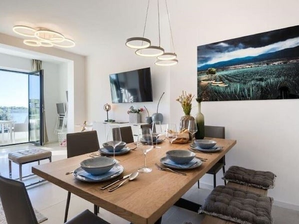 Villa | Dining
