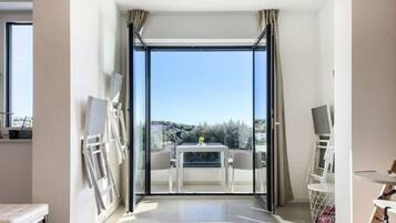 3 bedrooms, individually furnished, bed sheets