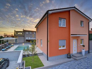 Villa | Külső rész