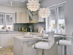 Private kitchen - Villa in Pula With Pool & Parasol (Pula)
