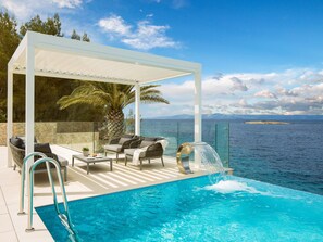 Villa | Basseng | Innendørsbasseng og utendørsbasseng