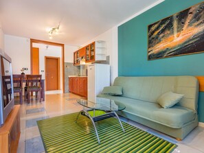 Apartment | Dining - Charming Apartment in Pula With Swimming Pool (Liznjan)