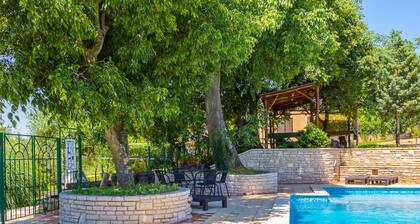 Charming Apartment in Pula With Swimming Pool