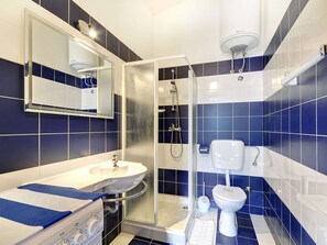 Shower, towels