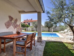 Balcony - For Families or a Group, 3 Apartments With Swimming Pool, Near Center of Pula (Pula)