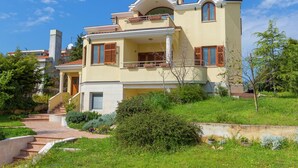 Unclassified image, 3 of 33, button - Homely Apartment in Pula near Beach (Pula)