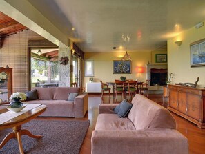 Villa | Living area - Luxurious Villa in Pomer with Pool & Hot Tub (Medulin)