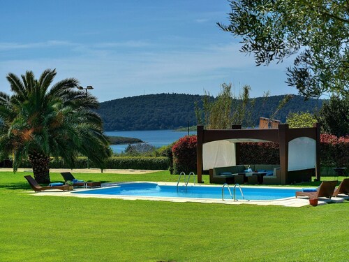 Luxurious Villa in Pomer with Pool & Hot Tub