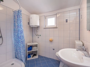 Shower, towels