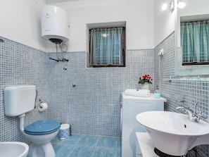 Shower, towels