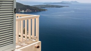 A balcony with a view of a calm sea and distant mountains. - Modern Villa in Vasiliki with Swimming Pool & Hot Tub (Lefkada)