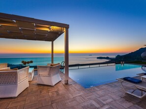 Villa | Pool | Indoor pool, outdoor pool