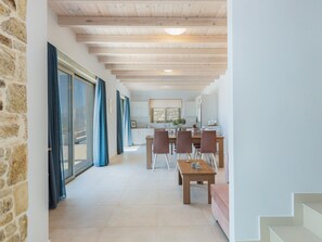 Villa | Dining