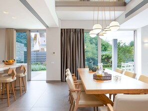Villa | Dining
