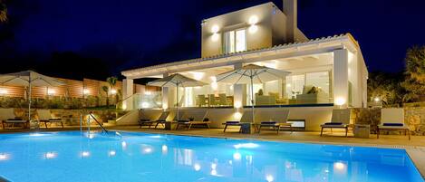 Villa | Pool | Indoor pool, outdoor pool