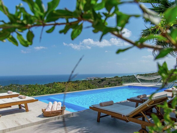 Villa | Pool - Infinity Pool Villa With Sea Views Near Rethymno City & Beach and Shaded BBQ (Rethymno)