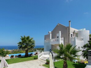 Villa | Exterior - Infinity Pool Villa With Sea Views Near Rethymno City & Beach and Shaded BBQ (Rethymno)