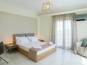 Villa - Infinity Pool Villa With Sea Views Near Rethymno City & Beach and Shaded BBQ (Rethymno)