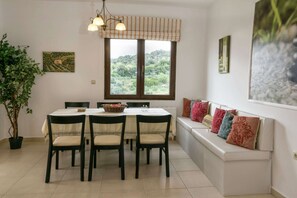 Villa | Dining