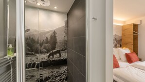 Shower, towels
