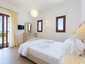 Vila | 11 quartos, individualmente mobiliados, ferros/tábuas de passar roupa