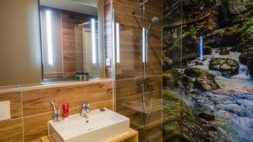 Shower, towels