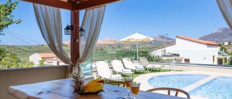 Vila | Kolam renang | Kolam renang indoor dan kolam renang outdoor