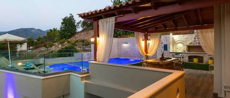 別墅 | 游泳池 | 室內游泳池和室外游泳池