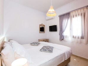 Villa | 3 bedrooms, individually furnished, iron/ironing board, bed sheets