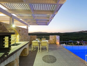 Villa | Balcony - Villa in Crete With Private Pool & Beaches Nearby (Mylopotamos)