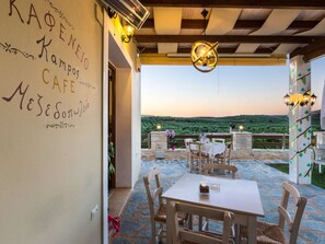 Villa | Buiten dineren