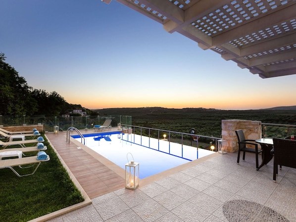 Villa | Pool | Indoor pool, outdoor pool