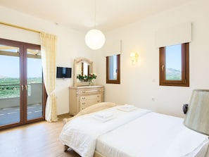 Villa | 4 bedrooms, individually furnished, iron/ironing board, travel crib
