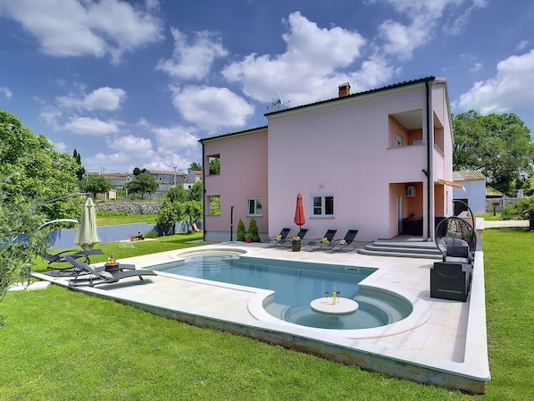 Outdoor pool, a heated pool