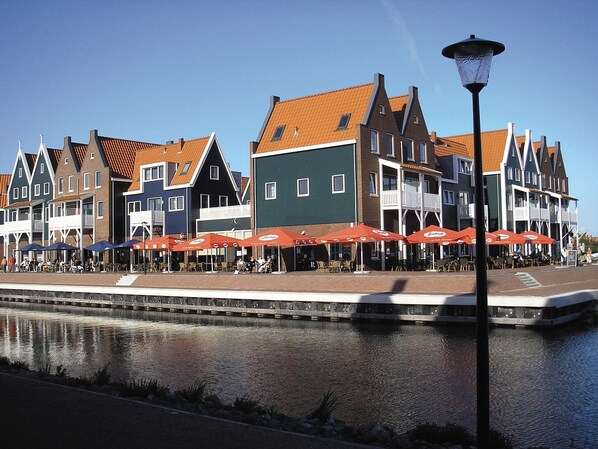 Exterior - Comfortable Hotel Room, Near the Center of Volendam (Volendam)