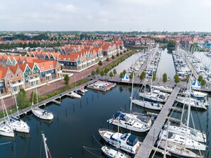 Exterior - Comfortable Hotel Room, Near the Center of Volendam (Volendam)