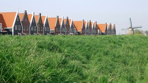 Exterior - Comfortable Hotel Room, Near the Center of Volendam (Volendam)