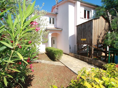 Nice Apartment for 5 People With Balcony Near the Beach, Wifi, AC