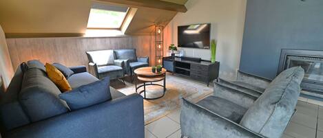 Apartment | Living area | TV