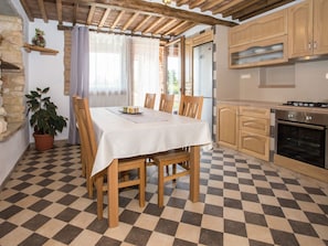 Dining - Modern and Comfortable Apartment for 5 Persons, With Shared Pool and Garden (Porec)